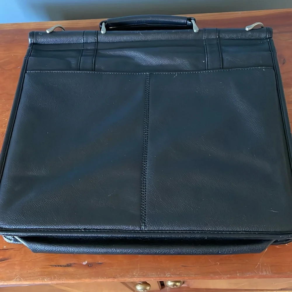 black wilson’s leather executive briefcase/messenger bag